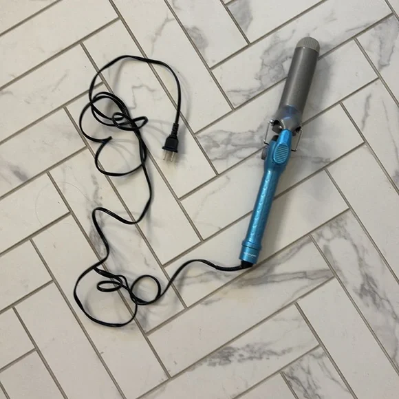 BaBylissPRO Nano Titanium 1½” Spring Curling Iron - Picture 2 of 10